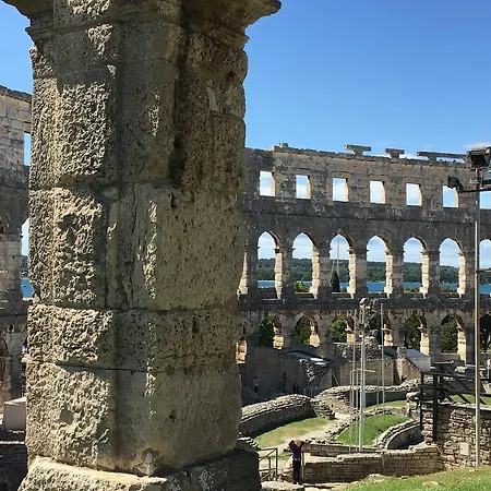 Apartamento Loft Mit Blick Auf Pula